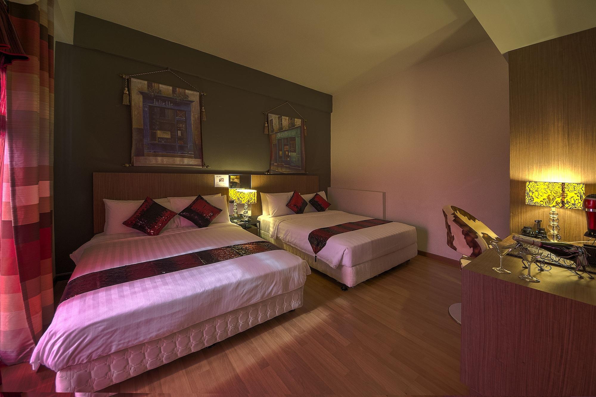 Arenaa Deluxe Hotel Malacca Exterior photo